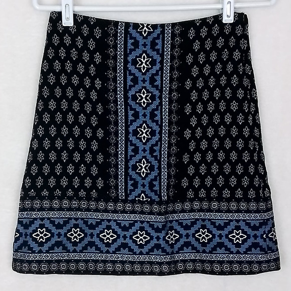 LOFT Cotton Knit Mini Skirt Size Petite 0 in Black, Blue, White Southwest Design - Picture 1 of 12